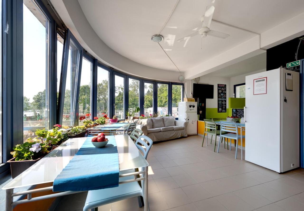 아일랜드 호스텔 부다페스트 외부 사진 The "round room" at the Institute of Molecular Biology and Biophysics
