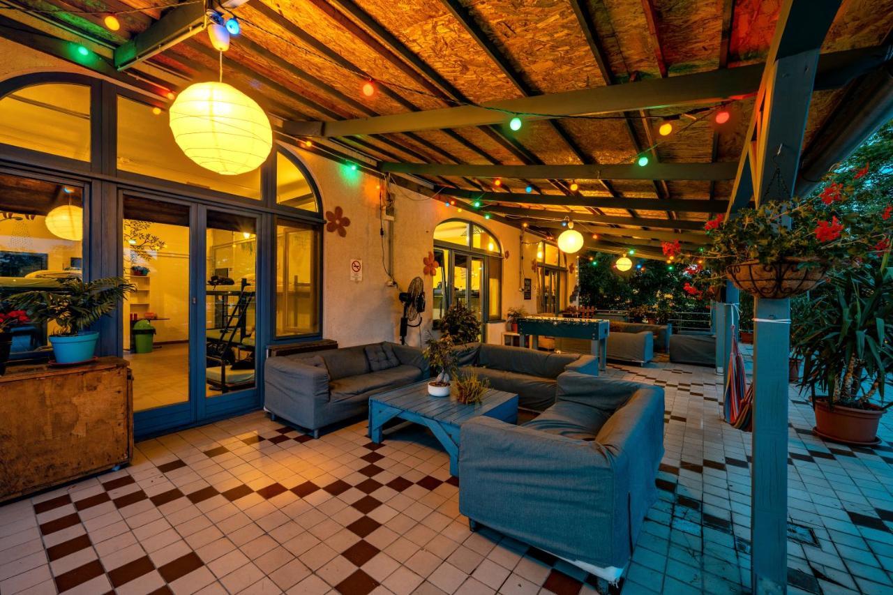 아일랜드 호스텔 부다페스트 외부 사진 The interior of the hotel