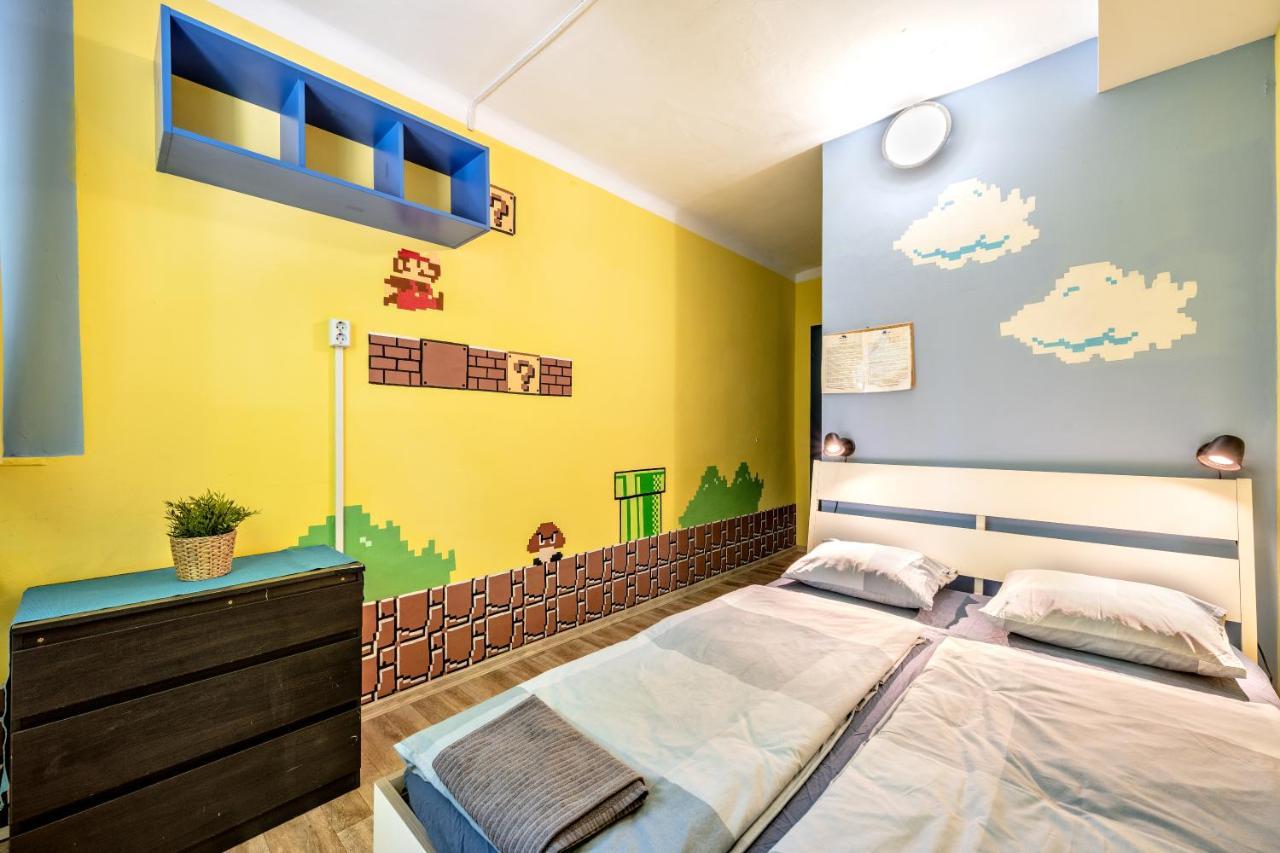 아일랜드 호스텔 부다페스트 외부 사진 A Super Mario themed room at the Super Mario Hotel