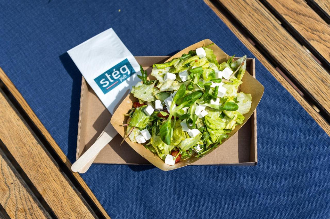 아일랜드 호스텔 부다페스트 외부 사진 A salad from Stég