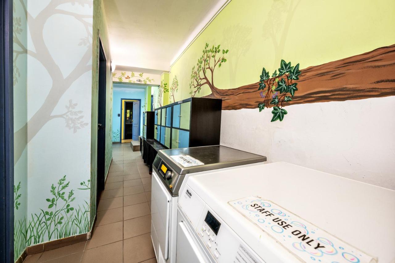 아일랜드 호스텔 부다페스트 외부 사진 Laundry facilities at the hotel