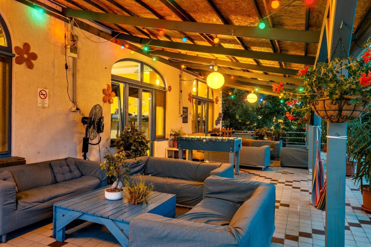 아일랜드 호스텔 부다페스트 외부 사진 The terrace of the restaurant
