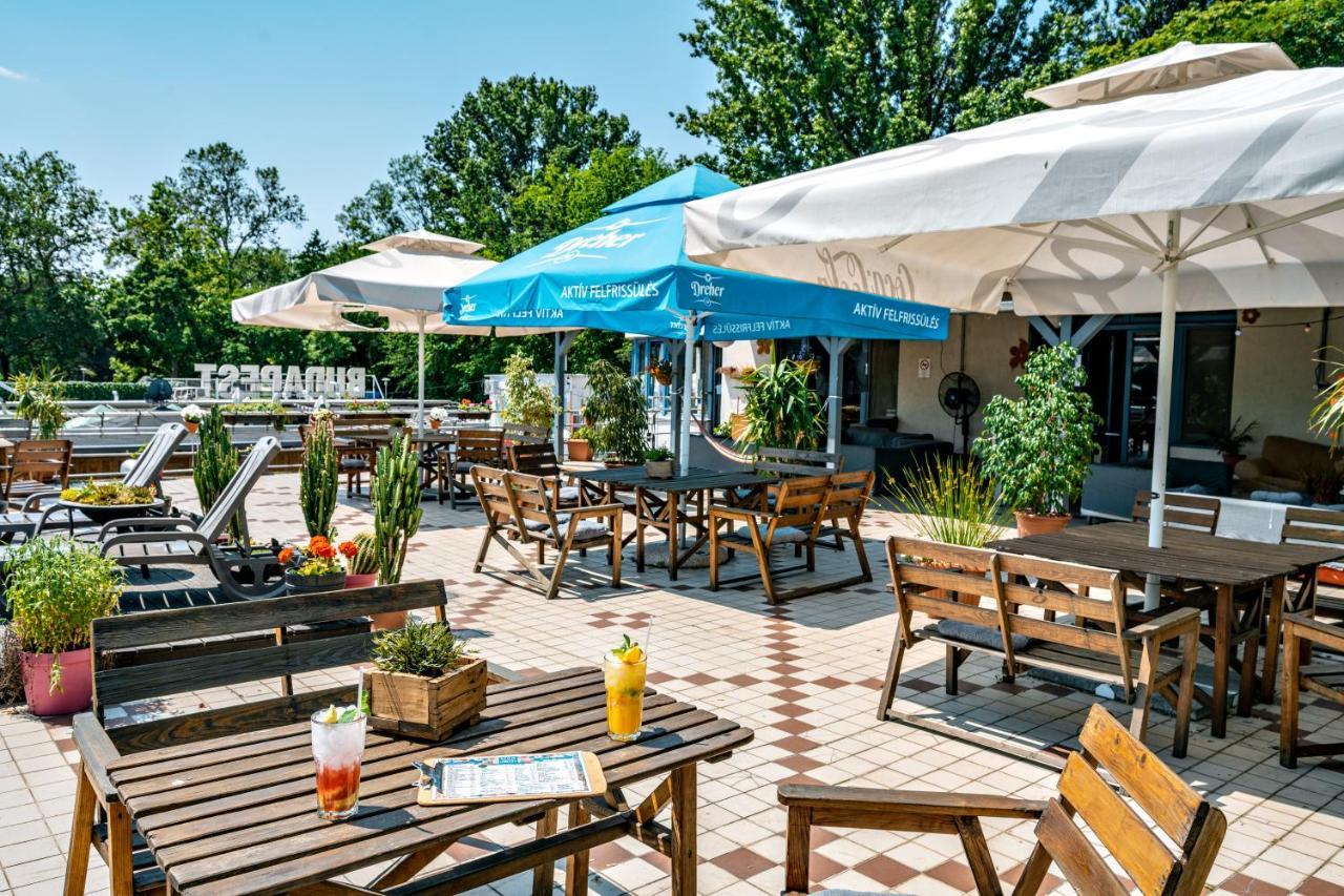 아일랜드 호스텔 부다페스트 외부 사진 The terrace of the restaurant