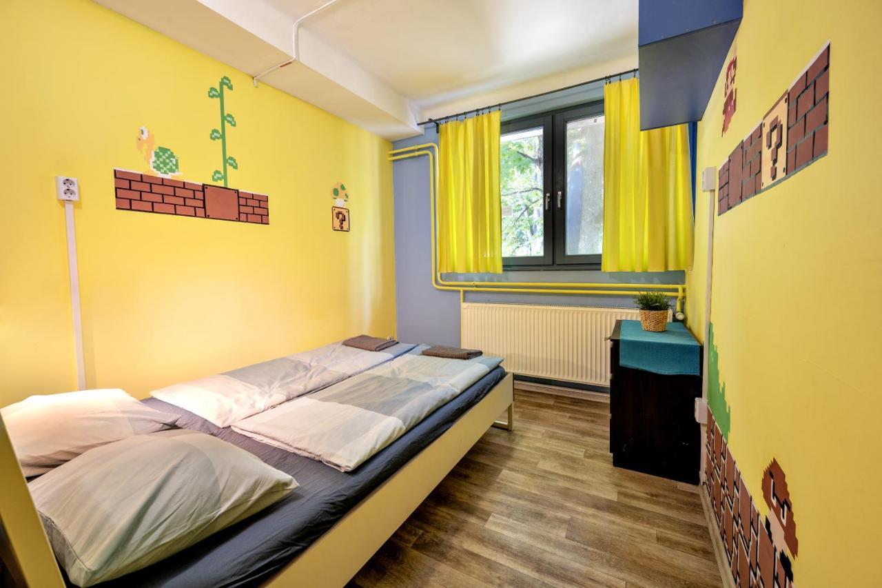 아일랜드 호스텔 부다페스트 외부 사진 A room at the first Minecraft Hotel in Berlin, Germany